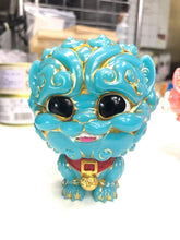 Load image into Gallery viewer, Shi-Shi the Tiny Guardian 4-inch Sofubi Vinyl Figure - GID Blue Edition
