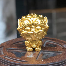 Load image into Gallery viewer, Shi-Shi the Tiny Guardian 4-inch Sofubi Vinyl Figure - Treasure Idol Gold Edition
