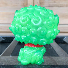 Load image into Gallery viewer, Shi-Shi the Tiny Guardian 4-inch Sofubi Vinyl Figure - Jade Edition
